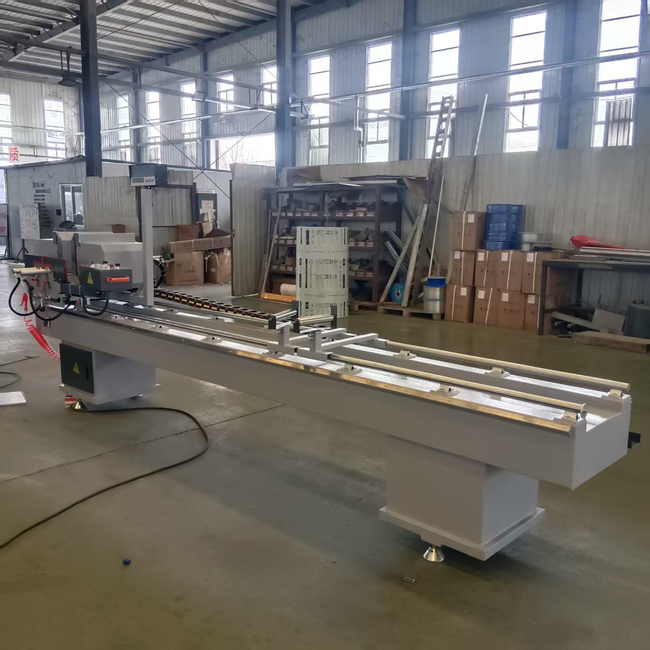 带数显小平推锯